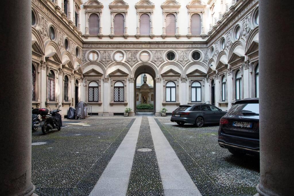 Breathtaking Castle View Youhosty - Quintino Sella Milano Eksteriør billede